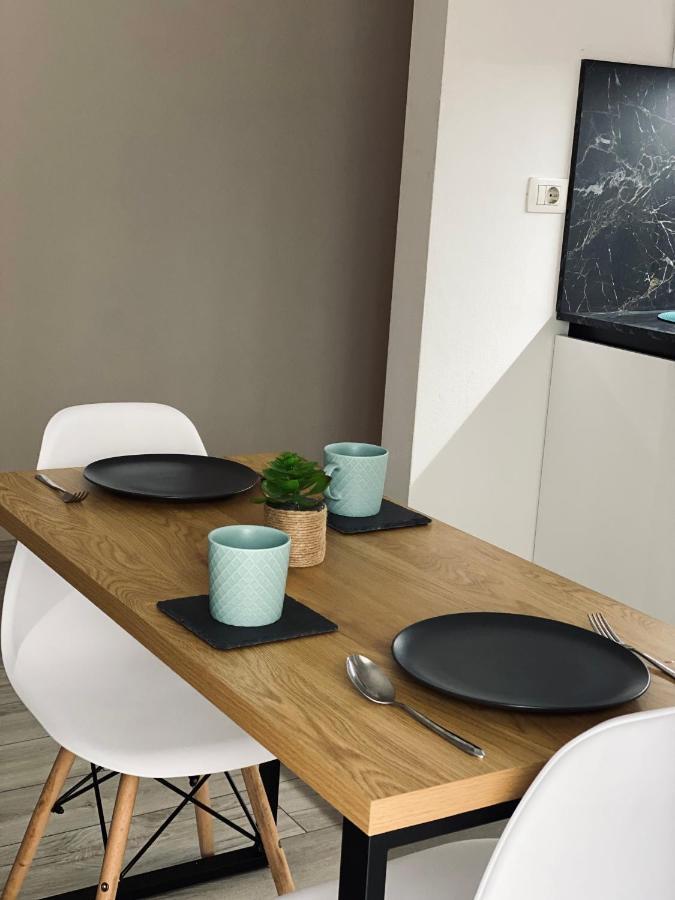 Apartment Newly Renovated One Bedroom In Tirana
